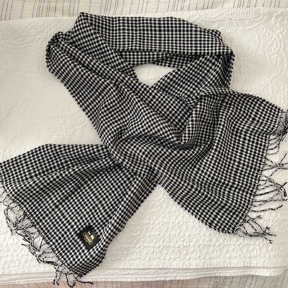 Coach Leatherware Scarf - Picture 3 of 3